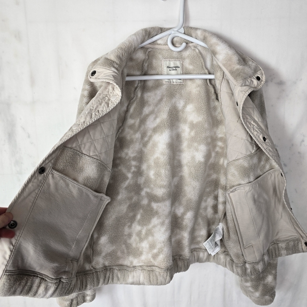 Abercrombie & Fitch Snap Up Fleece Quilted Jacket Camo - Picture 3 of 7
